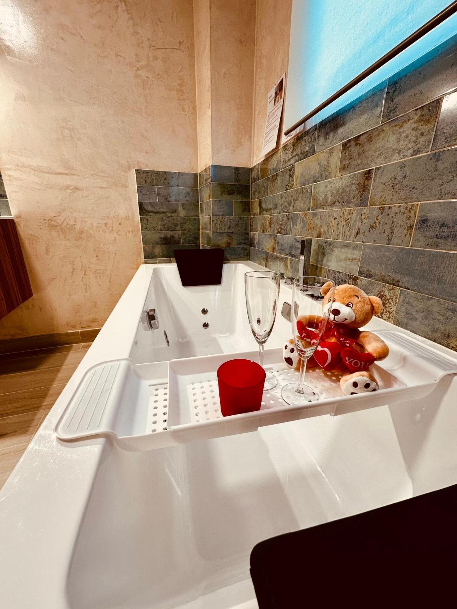 Cherry Jacuzzi Apartment Ронда Екстериор снимка