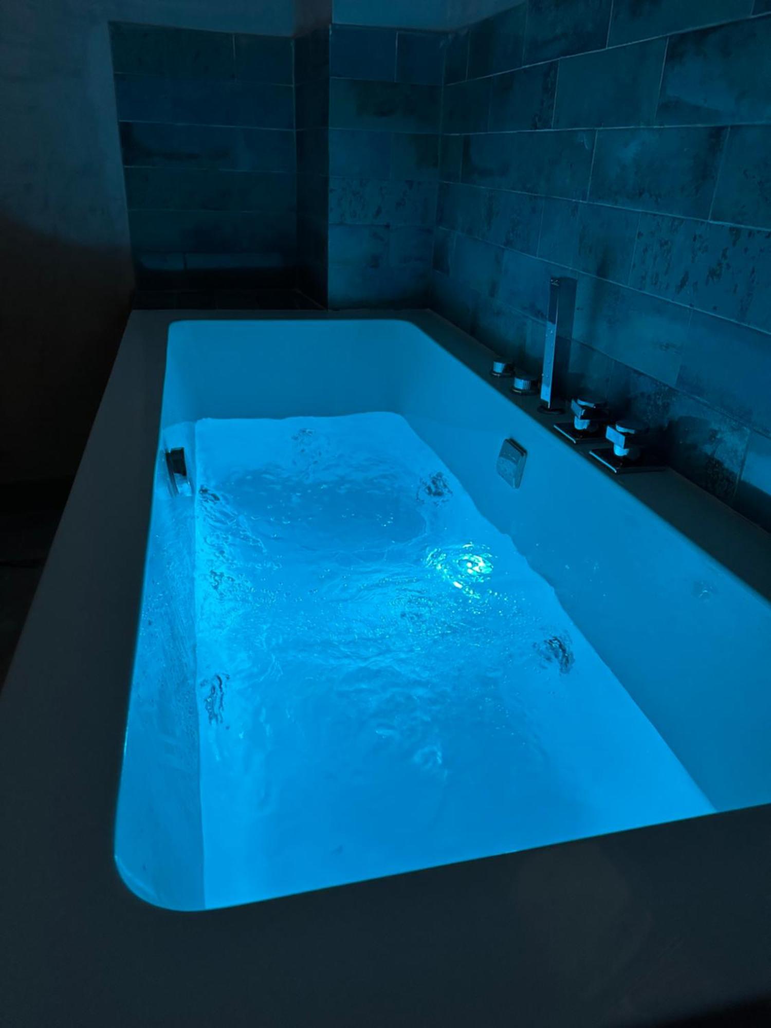 Cherry Jacuzzi Apartment Ронда Екстериор снимка