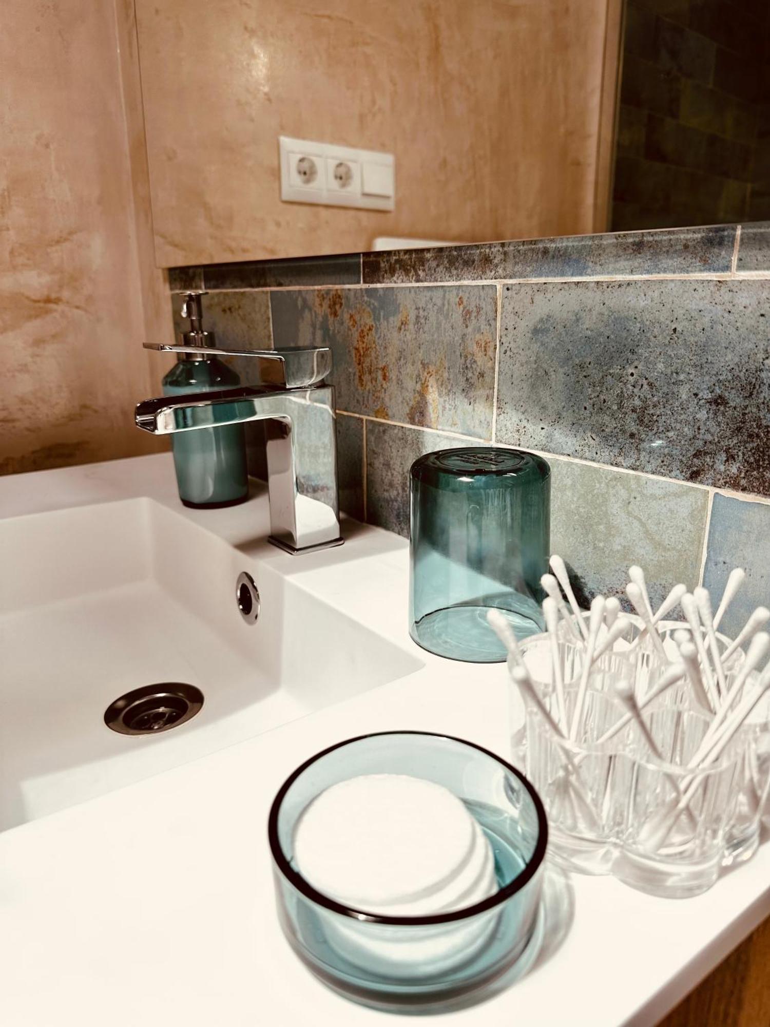 Cherry Jacuzzi Apartment Ронда Екстериор снимка